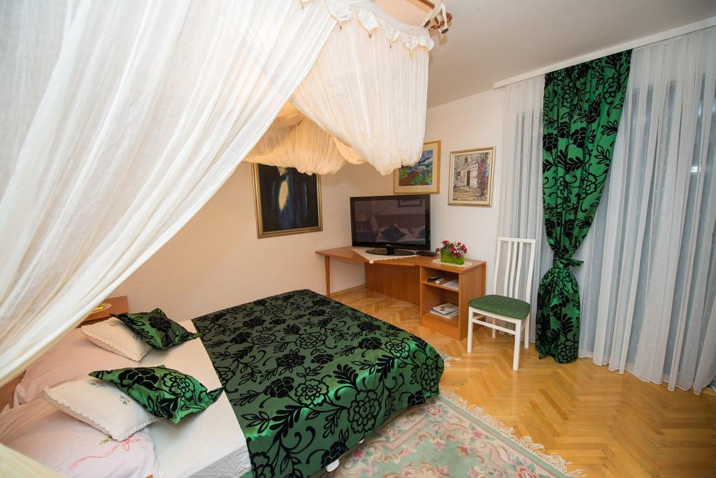 Apartments Marija Near Center Водице Екстериор снимка