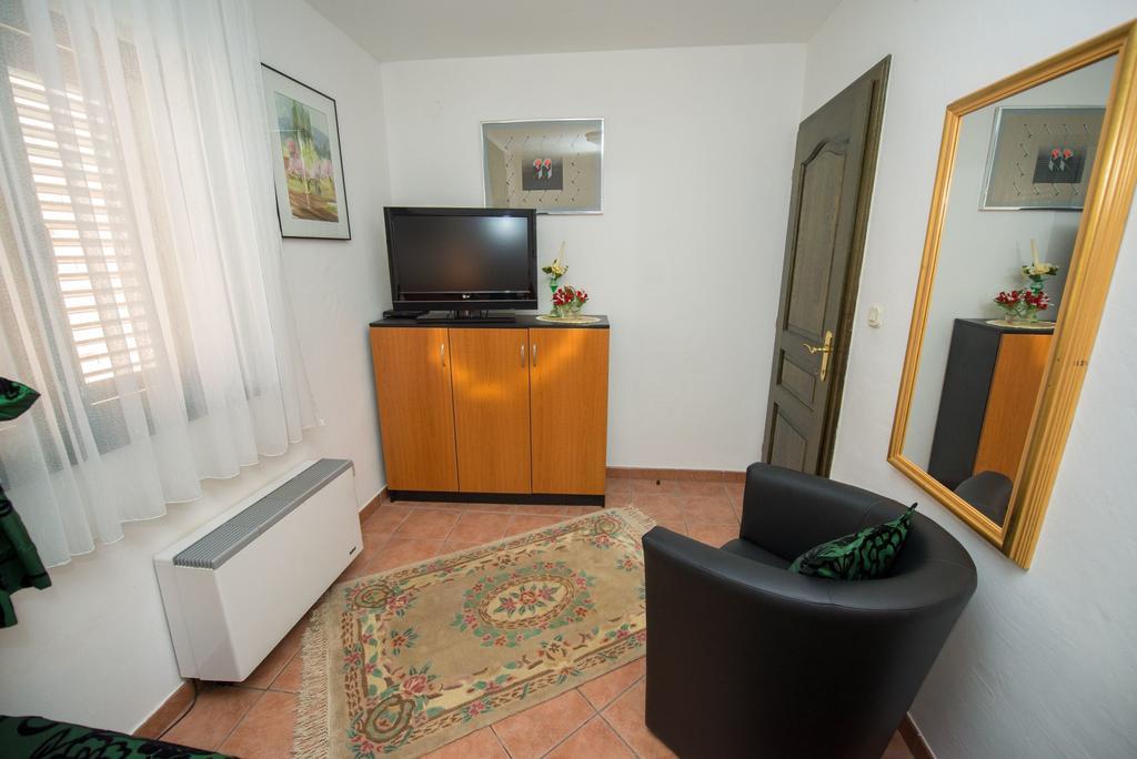 Apartments Marija Near Center Водице Екстериор снимка